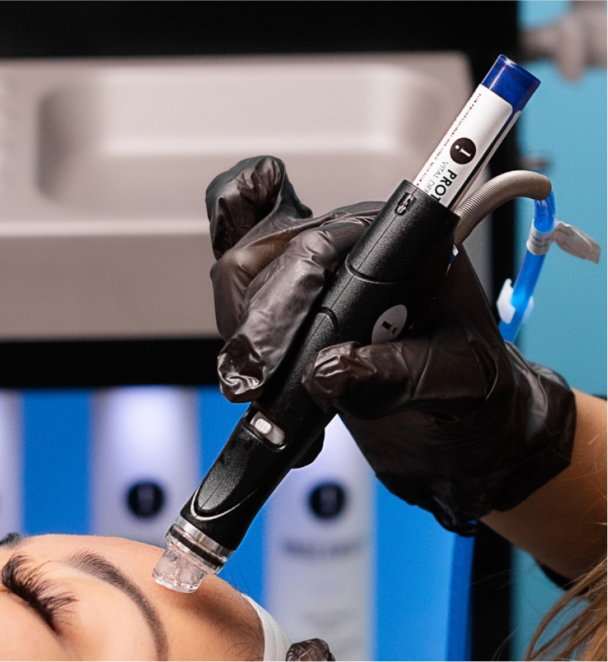 This image has an empty alt attribute; its file name is hydrafacialsyndeotreatment.jpg